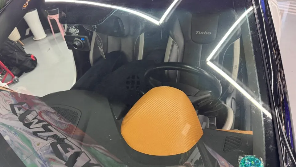 Hyundai Velosterのカーラッピング事例｜費用目安・仕上がり 施工写真 2-3