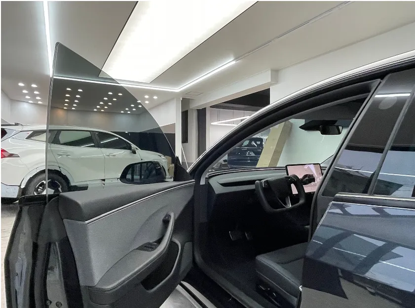 Tesla Model 3のカーフィルム施工事例|費用目安・仕上がり 施工写真 2-2