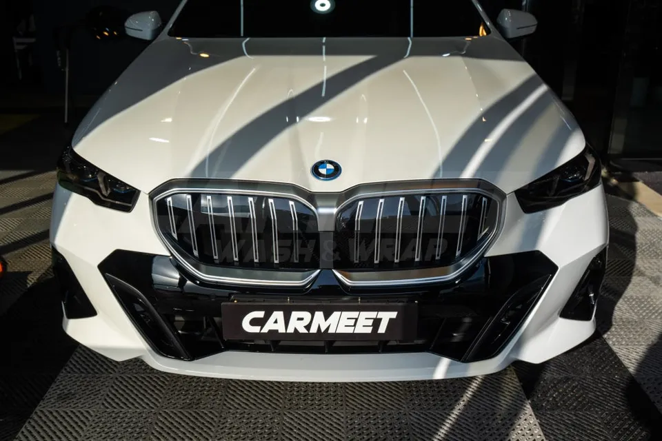 BMW 5 Series G60のカーラッピング事例 写真