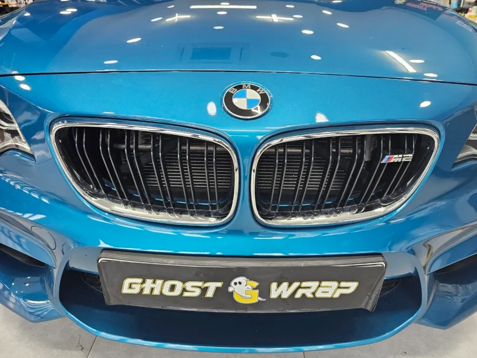 BMW M2のカーラッピング事例|グリル・ライト・サイドフィルム 施工写真 1-2