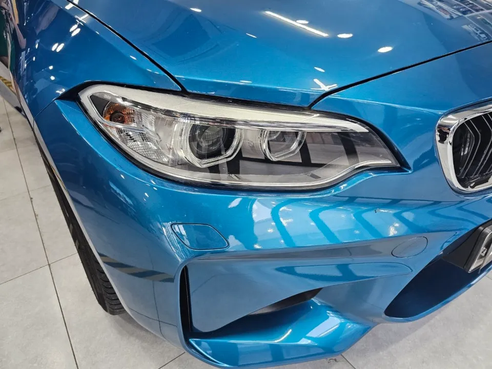BMW M2のカーラッピング事例|グリル・ライト・サイドフィルム 施工写真 1-3