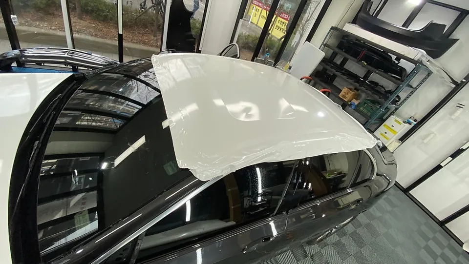 Mercedes-Benz Eクラス W213のカーラッピング事例 施工写真 1-2