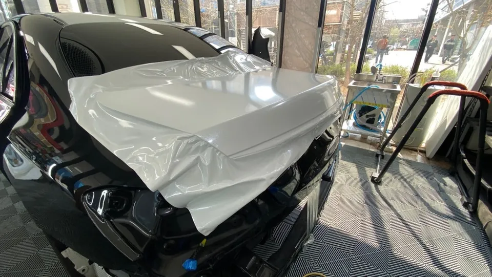 Mercedes-Benz Eクラス W213のカーラッピング事例 施工写真 2-2