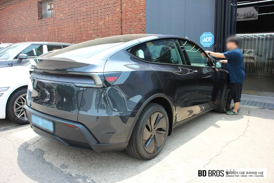 Tesla Model Y window tinting installation result
