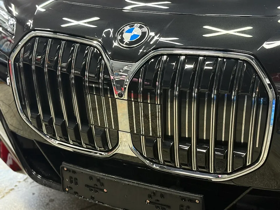 BMW 7 Series G11/G12 vinyl wrap - BMW 7 Series Vinyl Wrap Review: Black Edition Transformation photo 3