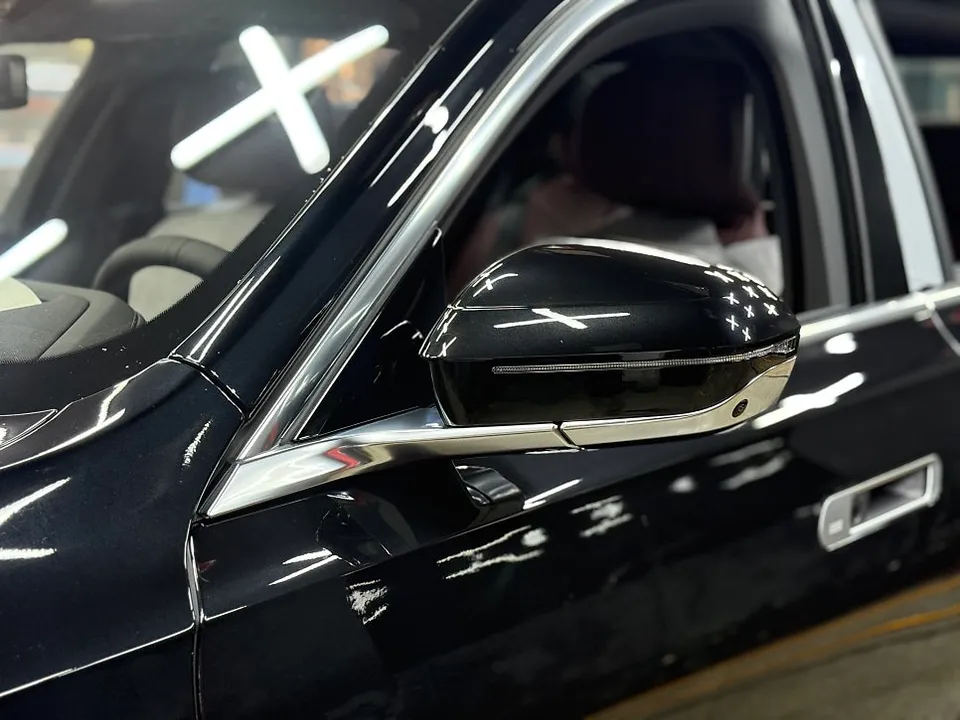 BMW 7 Series G11/G12 vinyl wrap - BMW 7 Series Vinyl Wrap Review: Black Edition Transformation photo 4