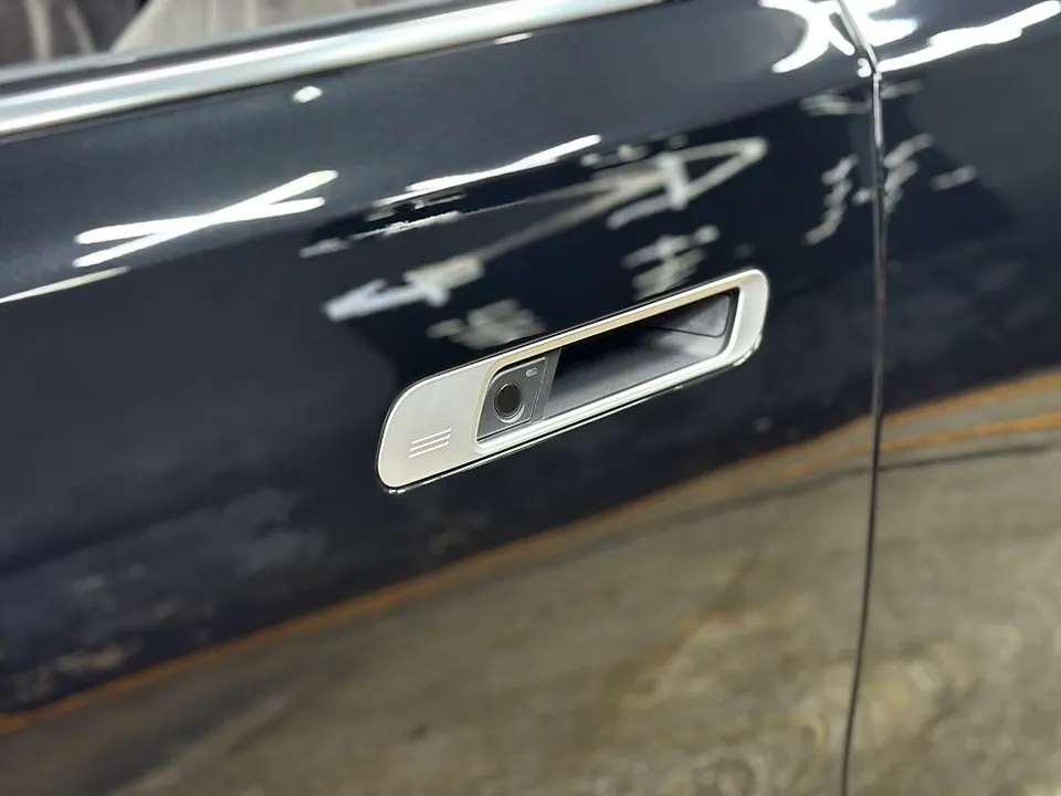 BMW 7 Series G11/G12 vinyl wrap - BMW 7 Series Vinyl Wrap Review: Black Edition Transformation photo 5