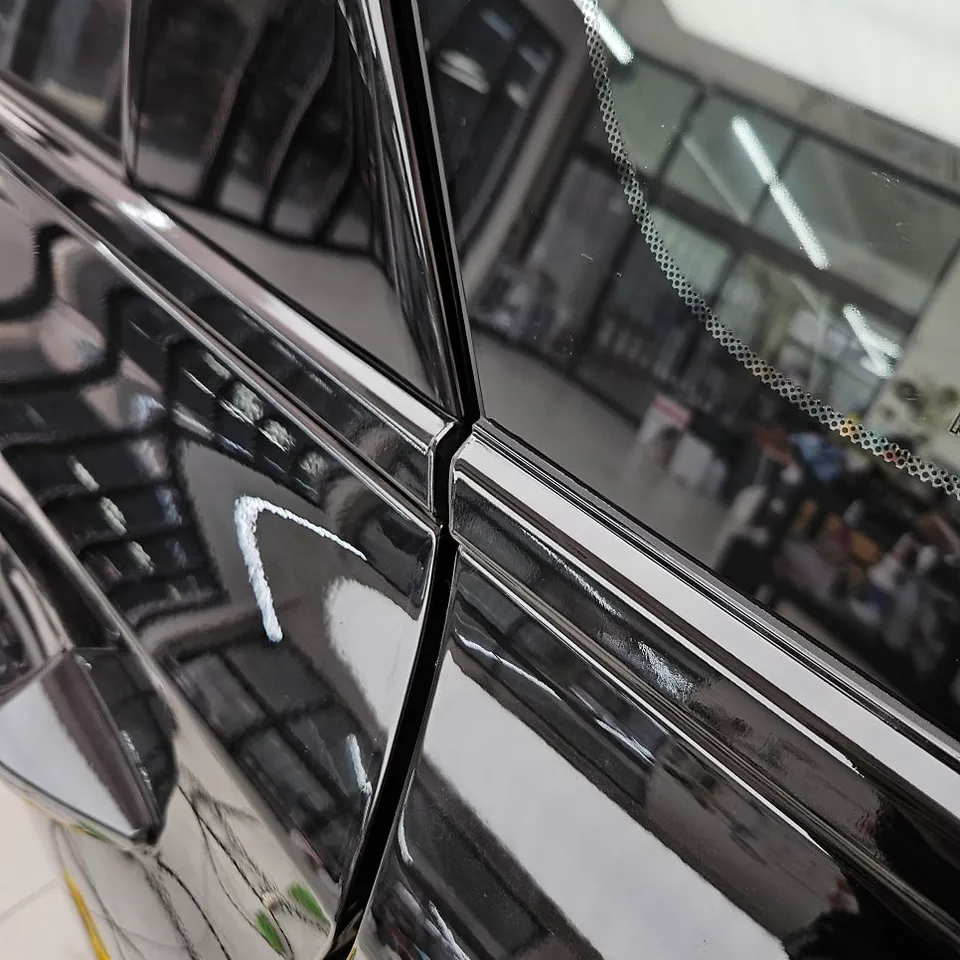 Kia K8のカーラッピング事例 施工写真 4-2