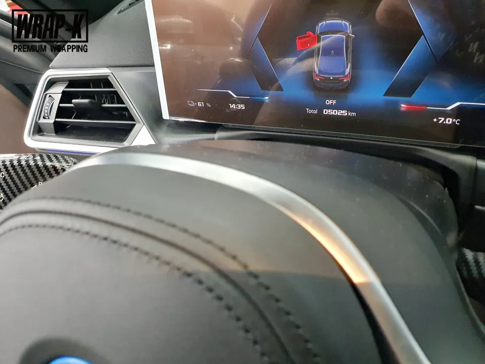 BMW i4のカーラッピング事例 施工写真 1-2