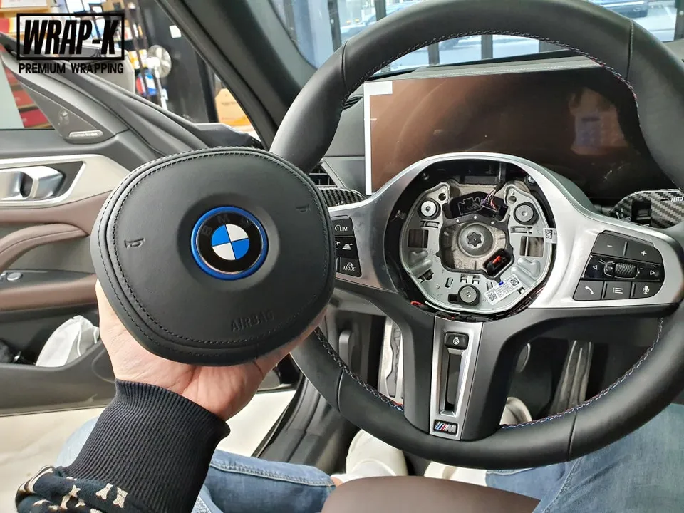 BMW i4のカーラッピング事例 施工写真 4-2