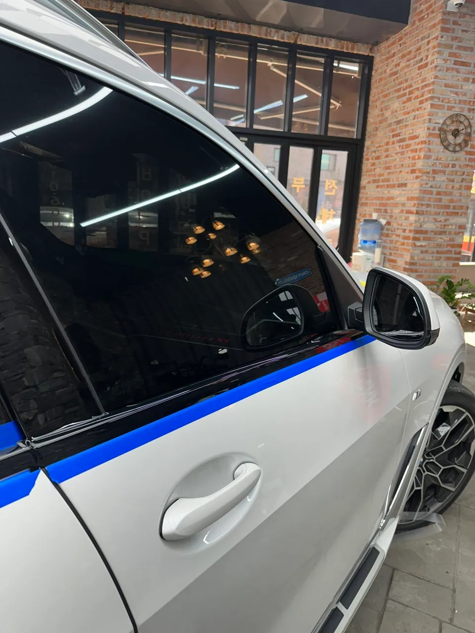 BMW X7 ppf - BMW X7 Chrome Delete & PPF — Full Matte Black Film Install photo 10