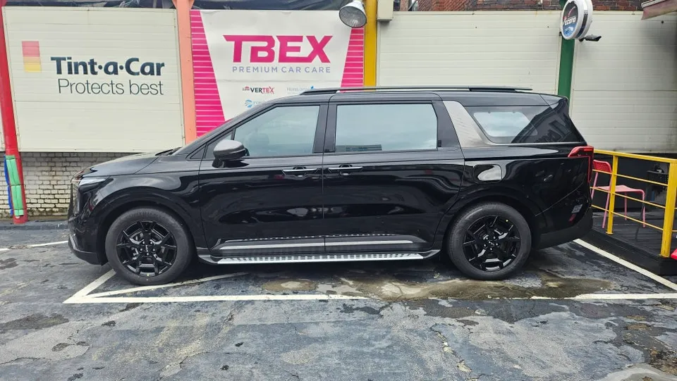 Kia Carnivalのカーフィルム施工事例｜断熱・UVカット効果 写真