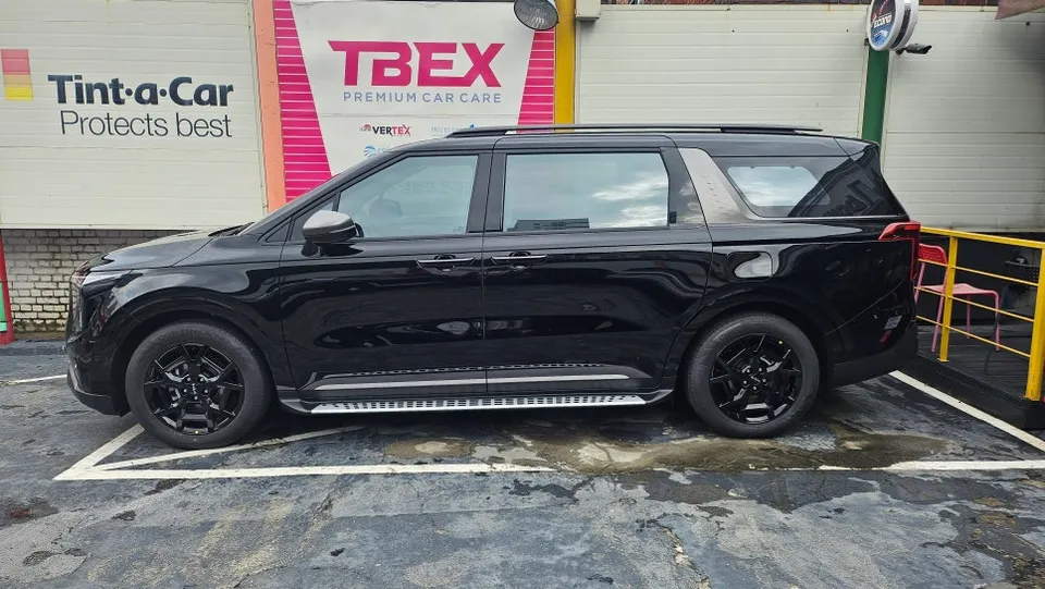 Kia Carnivalのカーフィルム施工事例｜断熱・UVカット効果 施工写真 1-1