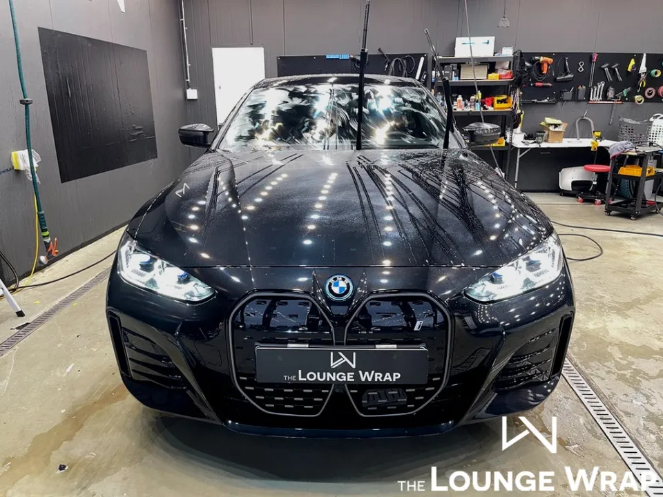 BMW i4のガラスコーティング事例 施工写真 2-1