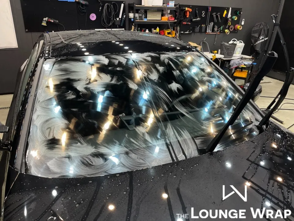 BMW i4のガラスコーティング事例 施工写真 1-2