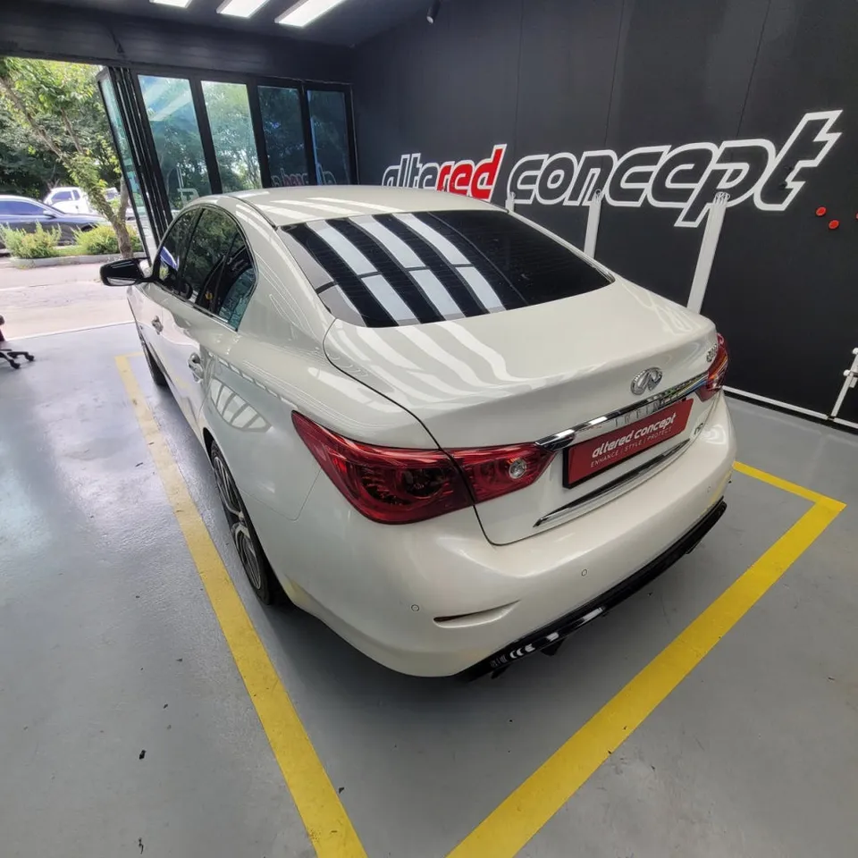 Infiniti Q50のカーラッピング事例|費用目安・仕上がり 施工写真 2-1