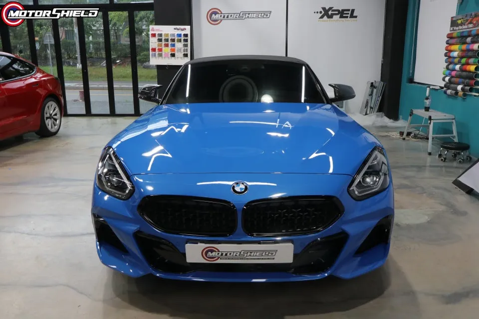 BMW Z4のカーラッピング事例|テクラップ レーシングレッド 施工写真 1-2