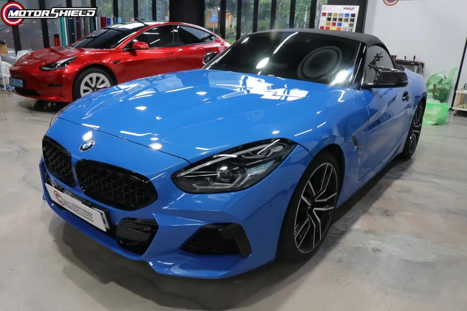 BMW Z4のカーラッピング事例|テクラップ レーシングレッド 施工写真 2-2