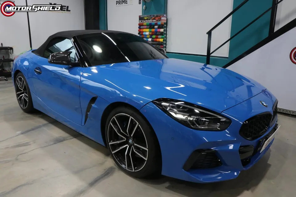 BMW Z4のカーラッピング事例|テクラップ レーシングレッド 施工写真 3-2