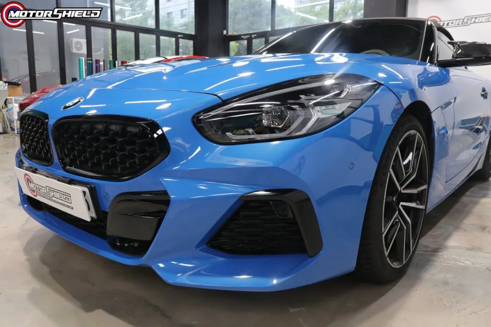 BMW Z4のカーラッピング事例|テクラップ レーシングレッド 施工写真 1-3