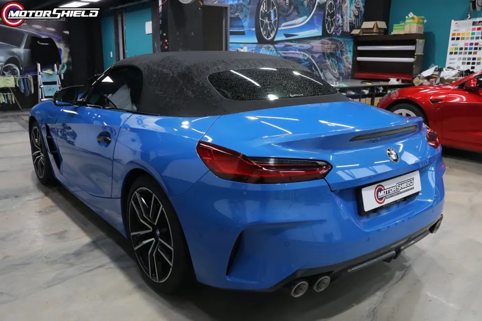 BMW Z4のカーラッピング事例|テクラップ レーシングレッド 施工写真 3-3