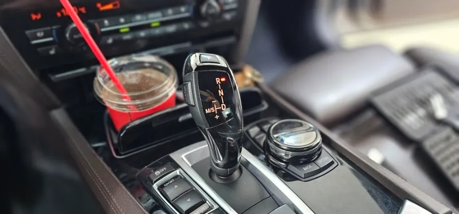 BMW 7 Series G11 interior customization - BMW 7 Series G11 Gear Shift Light Repair Review photo 4