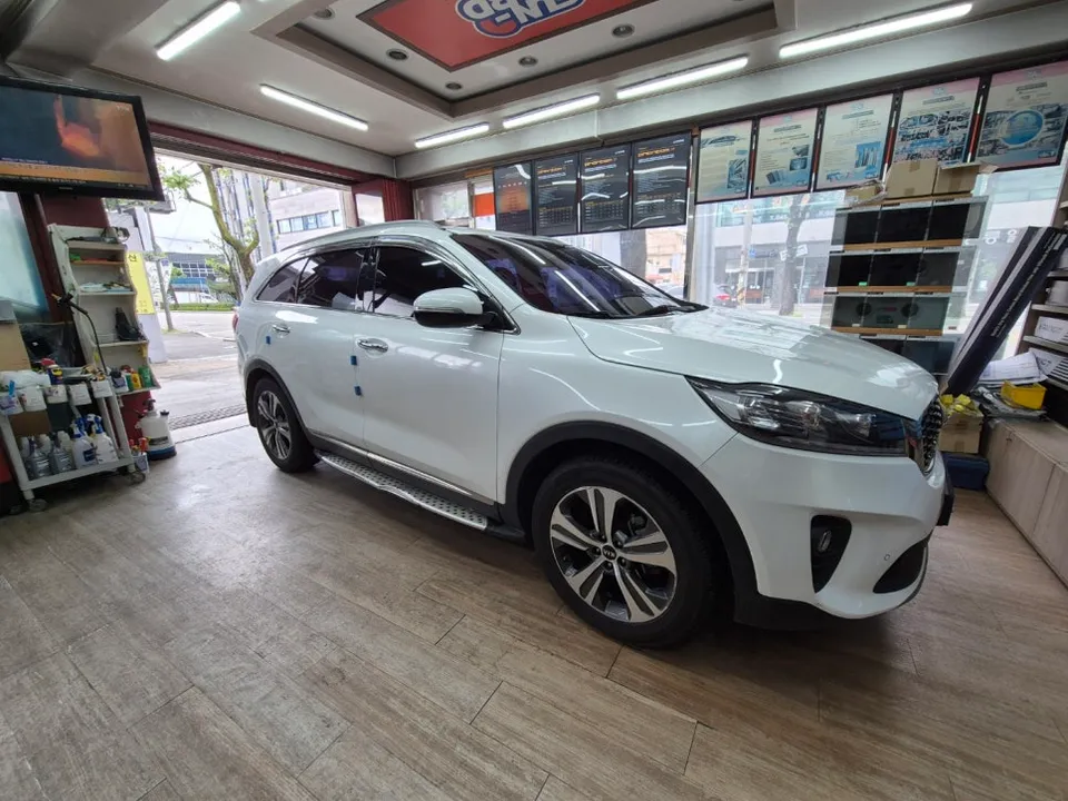 Kia Sorentoのカーフィルム施工事例 施工写真 2