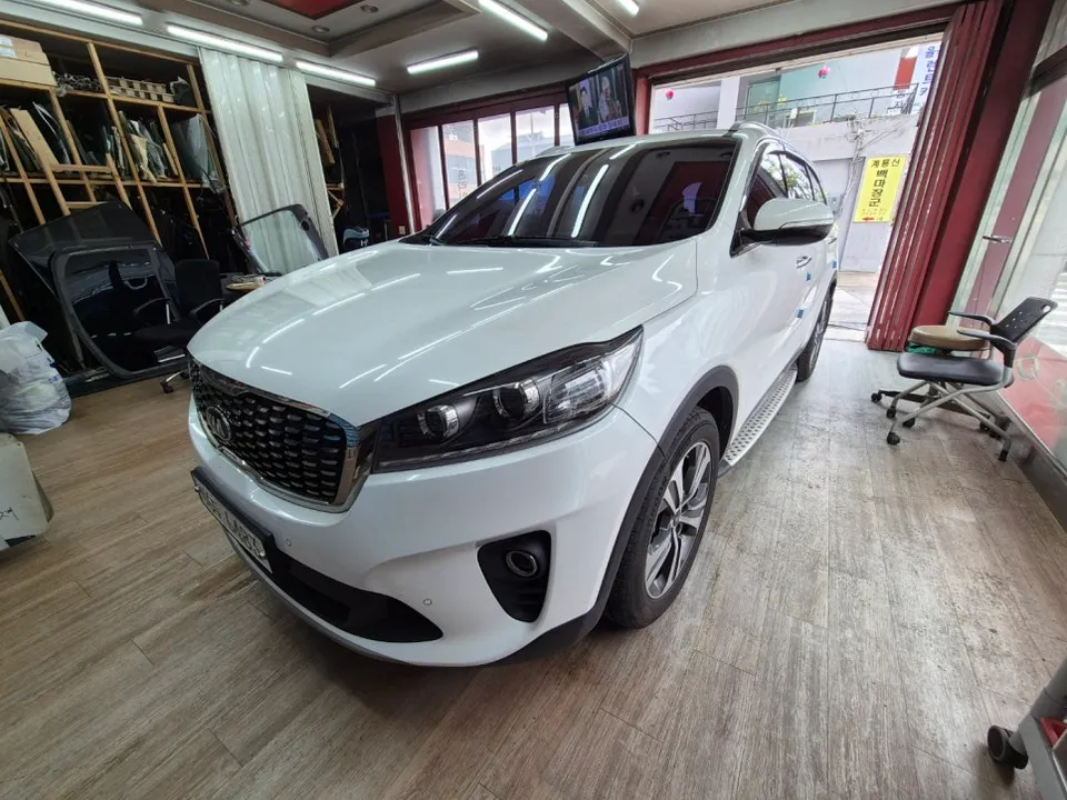 Kia Sorentoのカーフィルム施工事例 施工写真 3