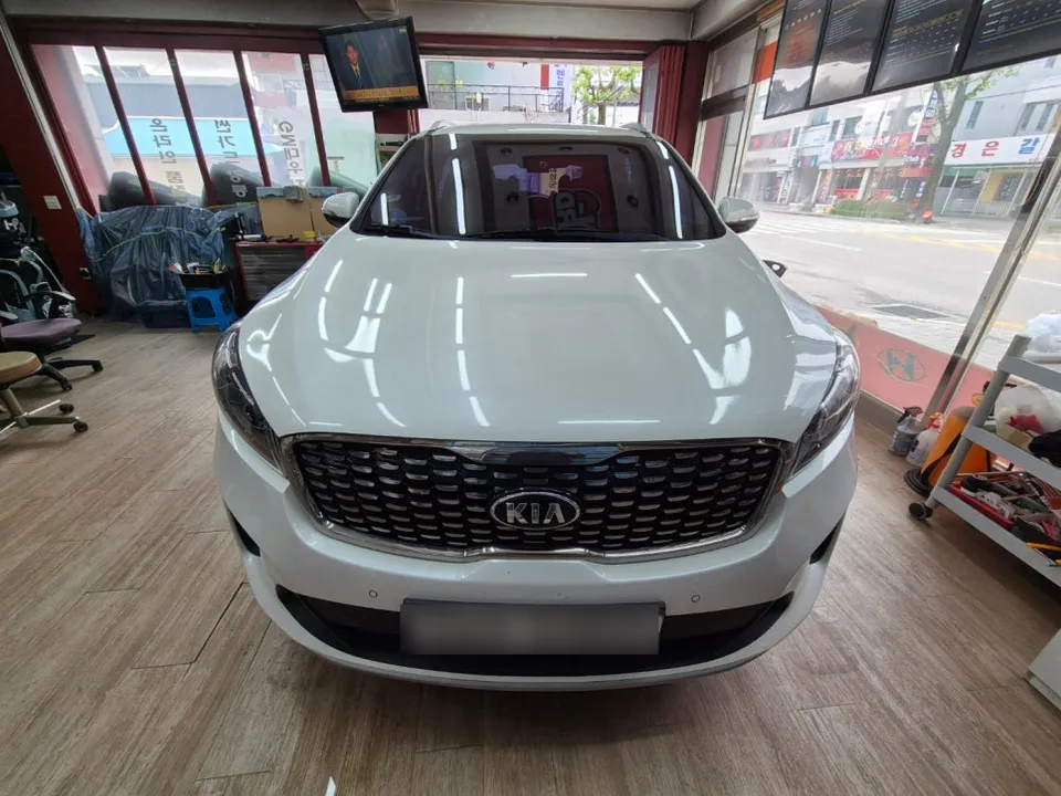Kia Sorentoのカーフィルム施工事例 施工写真 4