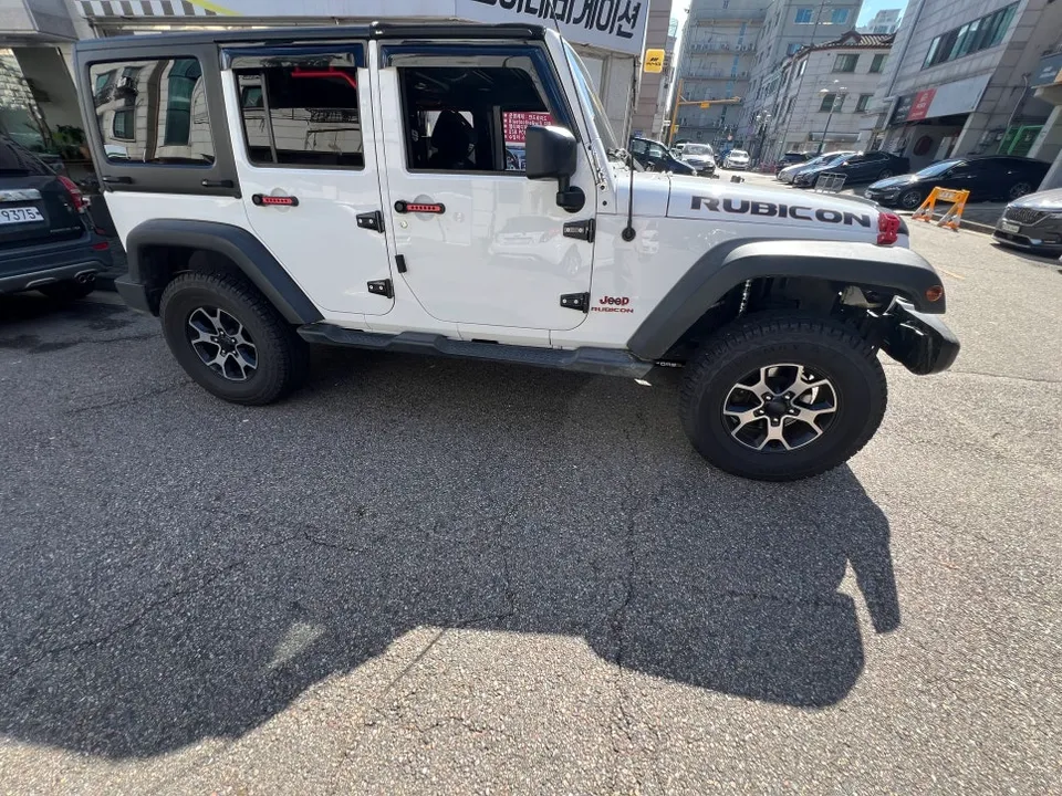 Jeep Wrangler oem options - Jeep Wrangler OEM Options Review: Smart Key Upgrade Cost photo 4
