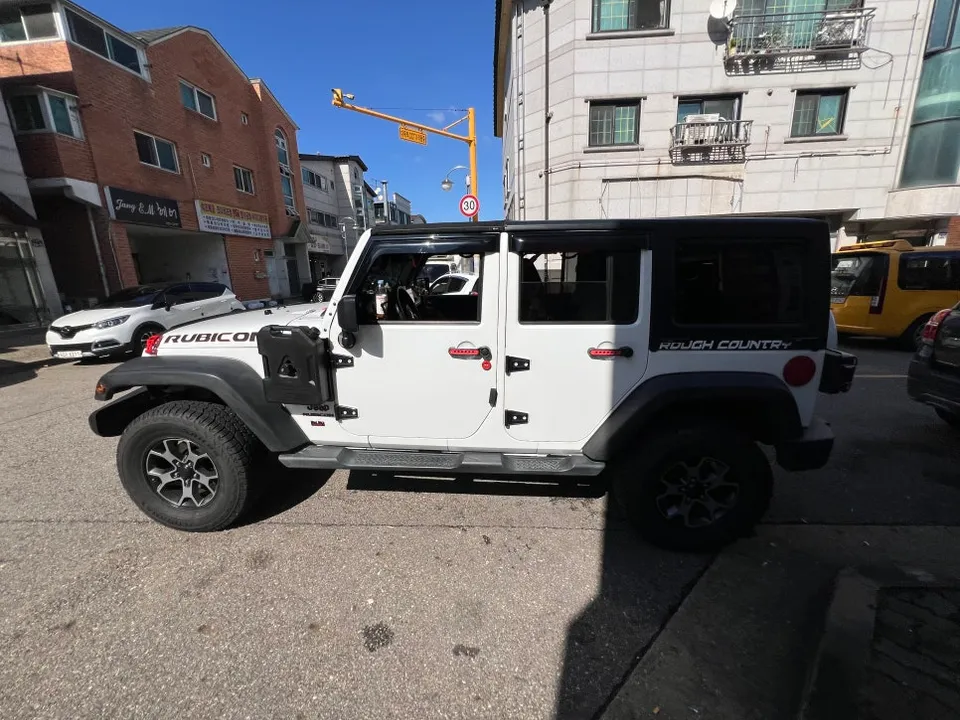 Jeep Wrangler oem options - Jeep Wrangler OEM Options Review: Smart Key Upgrade Cost photo 5