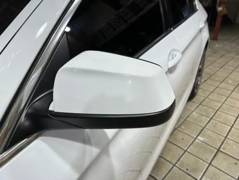 BMW 5 Seriesのカーラッピング事例 施工写真 1-3