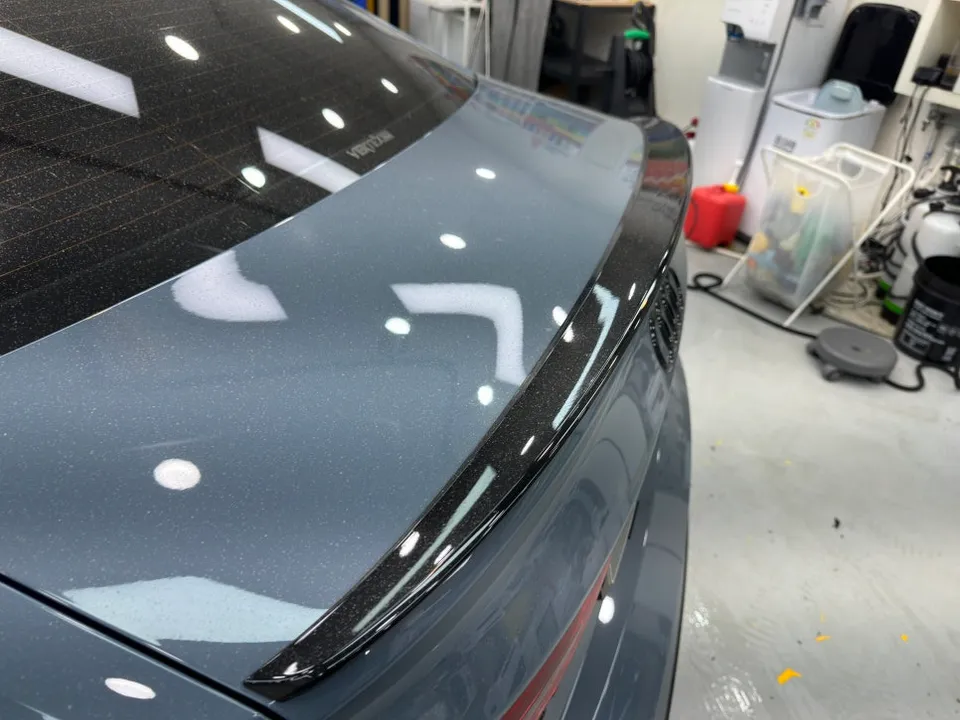 Audi RSのPPF施工事例：リアルカーボン調フィルムで個性を演出 施工写真 2-3