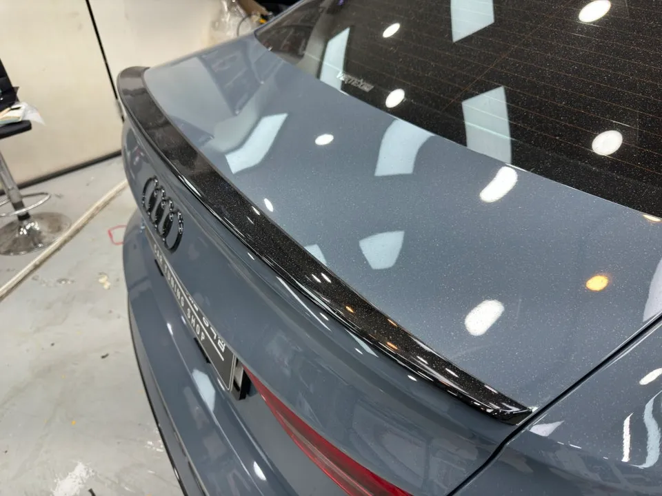 Audi RSのPPF施工事例：リアルカーボン調フィルムで個性を演出 施工写真 3-3