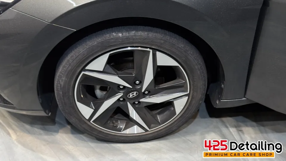 Hyundai Elantraのガラスコーティング事例|費用目安・仕上がり 施工写真 1-2