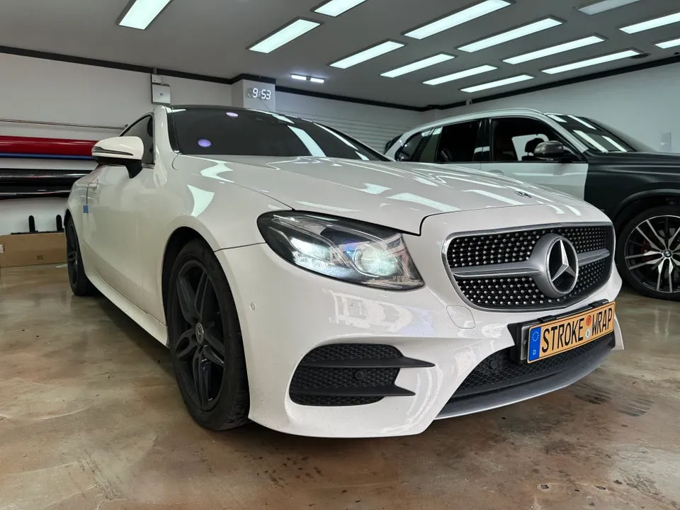 Mercedes-Benz Eクラスクーペのカーラッピング事例 施工写真 1-1