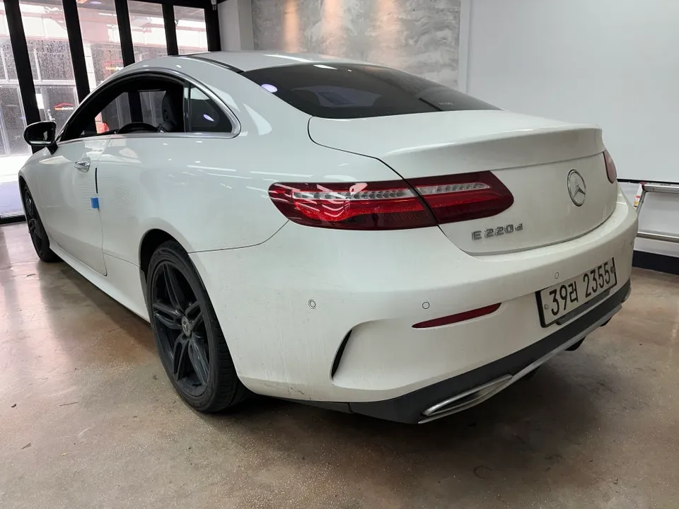 Mercedes-Benz Eクラスクーペのカーラッピング事例 施工写真 3-1