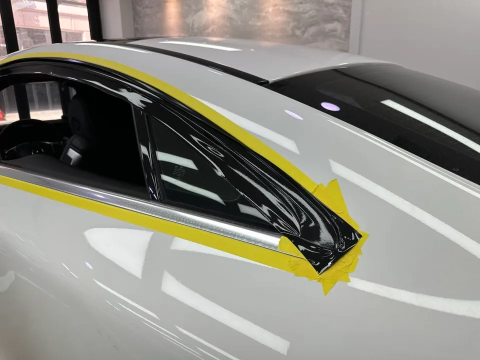 Mercedes-Benz Eクラスクーペのカーラッピング事例 施工写真 3-2