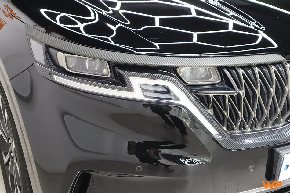 Kia Carnival vinyl wrap - Kia Carnival Vinyl Wrap Review - Chrome Delete & Carbon Part Remo photo 4
