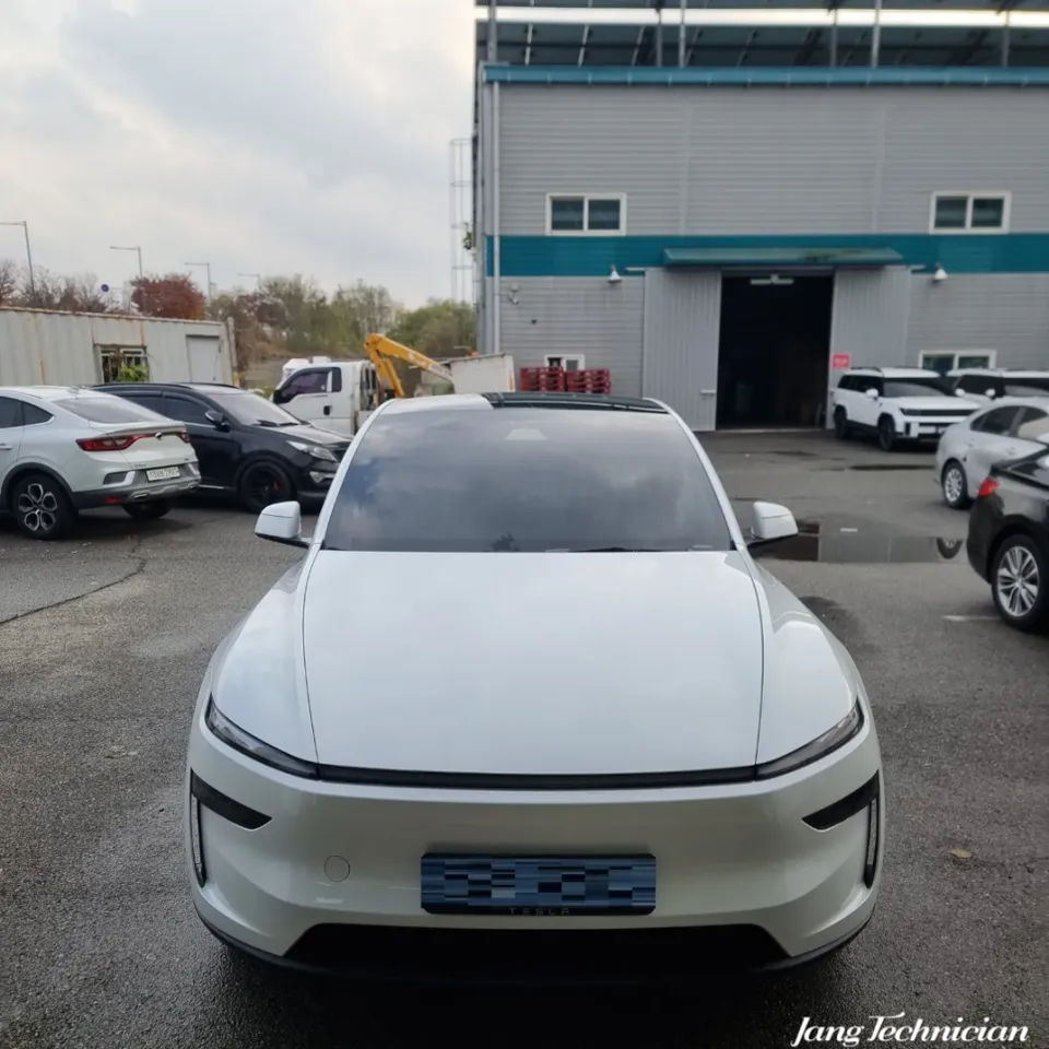 Tesla Model Yのカーフィルム施工事例|断熱・スモーク 施工写真 2-2