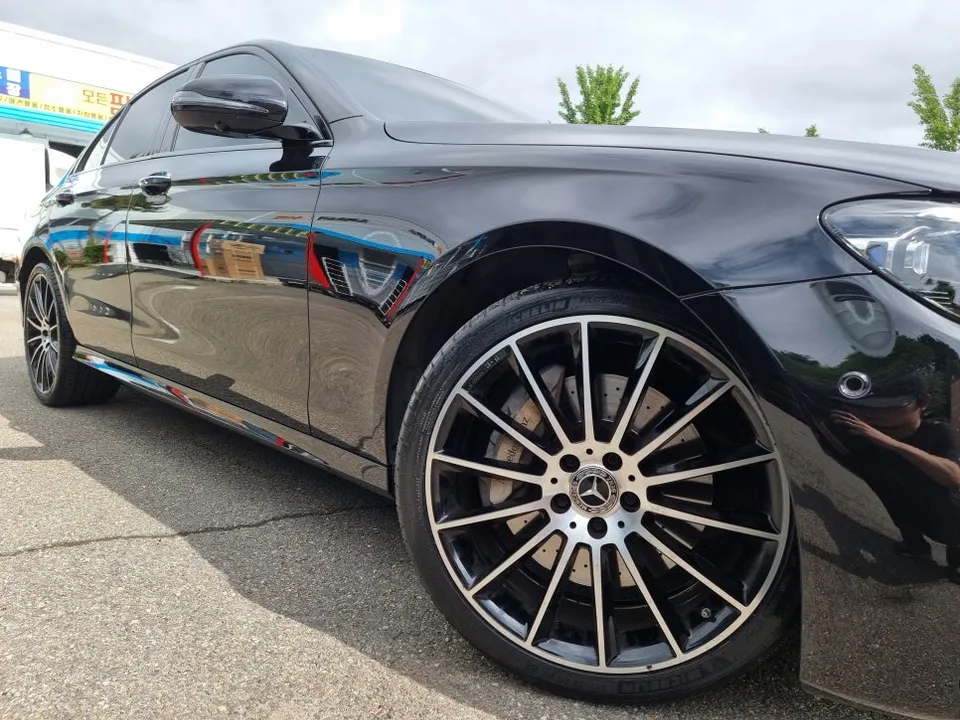 Mercedes-Benz E-Classのホイールリペア・塗装事例 施工写真 1-1