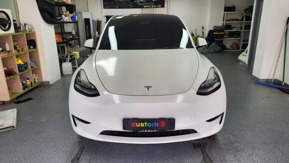 Tesla Model Yのカーラッピング事例|費用目安・仕上がり 施工写真 1-1