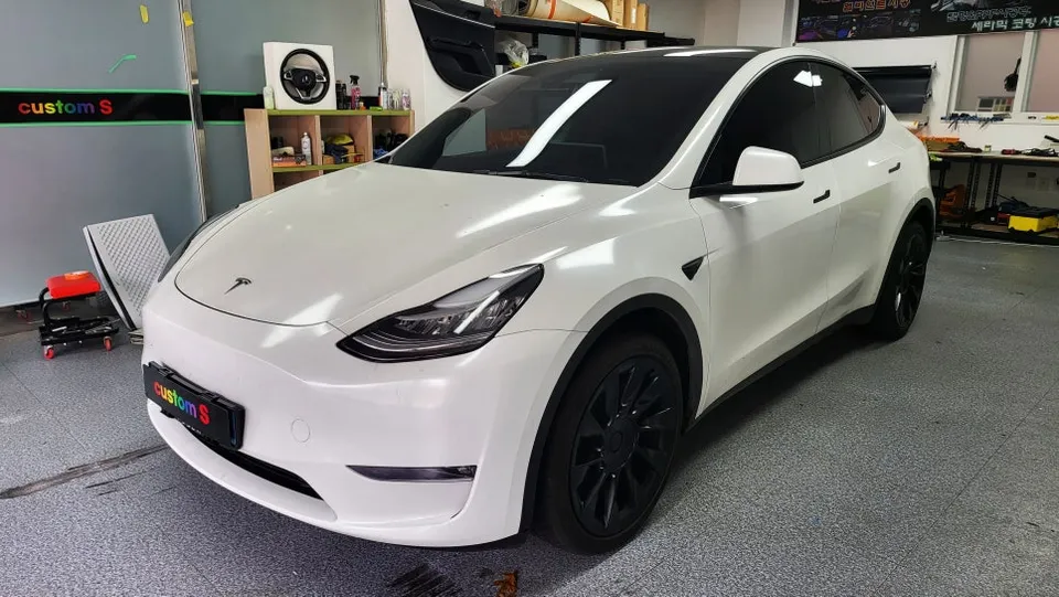 Tesla Model Yのカーラッピング事例|費用目安・仕上がり 施工写真 2-1