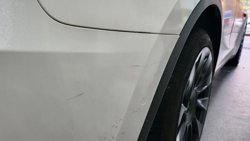 Tesla Model Yのカーラッピング事例|費用目安・仕上がり 施工写真 1-2