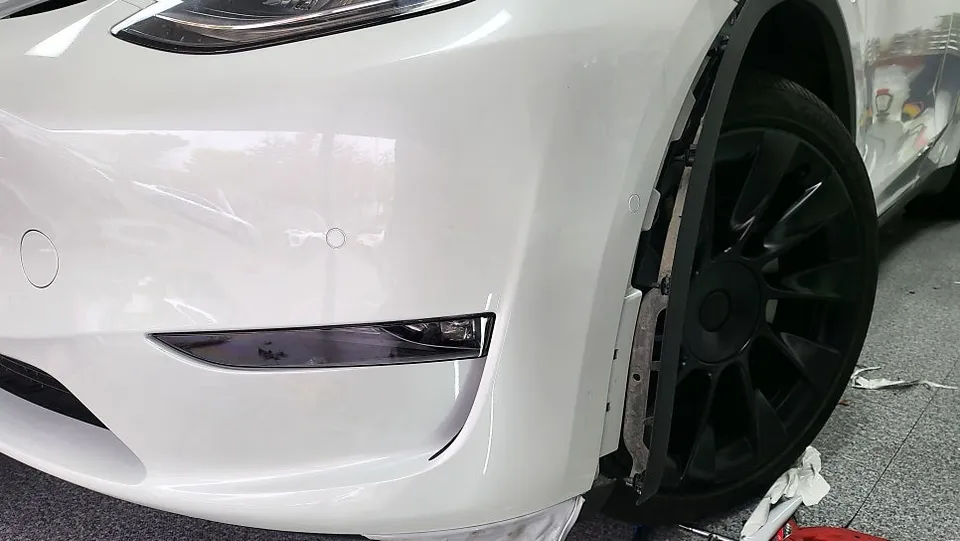 Tesla Model Yのカーラッピング事例|費用目安・仕上がり 施工写真 2-3