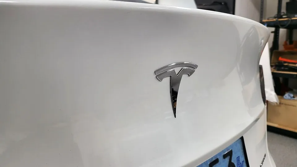 Tesla Model Yのカーラッピング事例|費用目安・仕上がり 施工写真 3-3