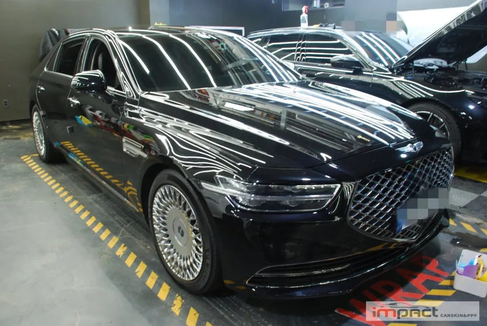 Genesis G90 カーラッピング事例：サテンホワイトの高級感 施工写真 1-1