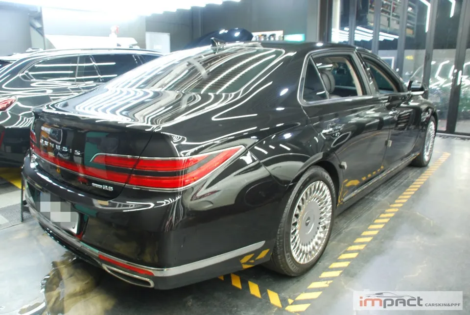 Genesis G90 カーラッピング事例：サテンホワイトの高級感 施工写真 2-1