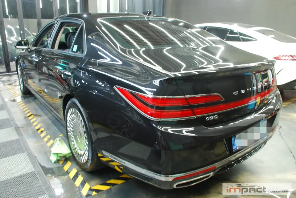 Genesis G90 カーラッピング事例：サテンホワイトの高級感 施工写真 3-1