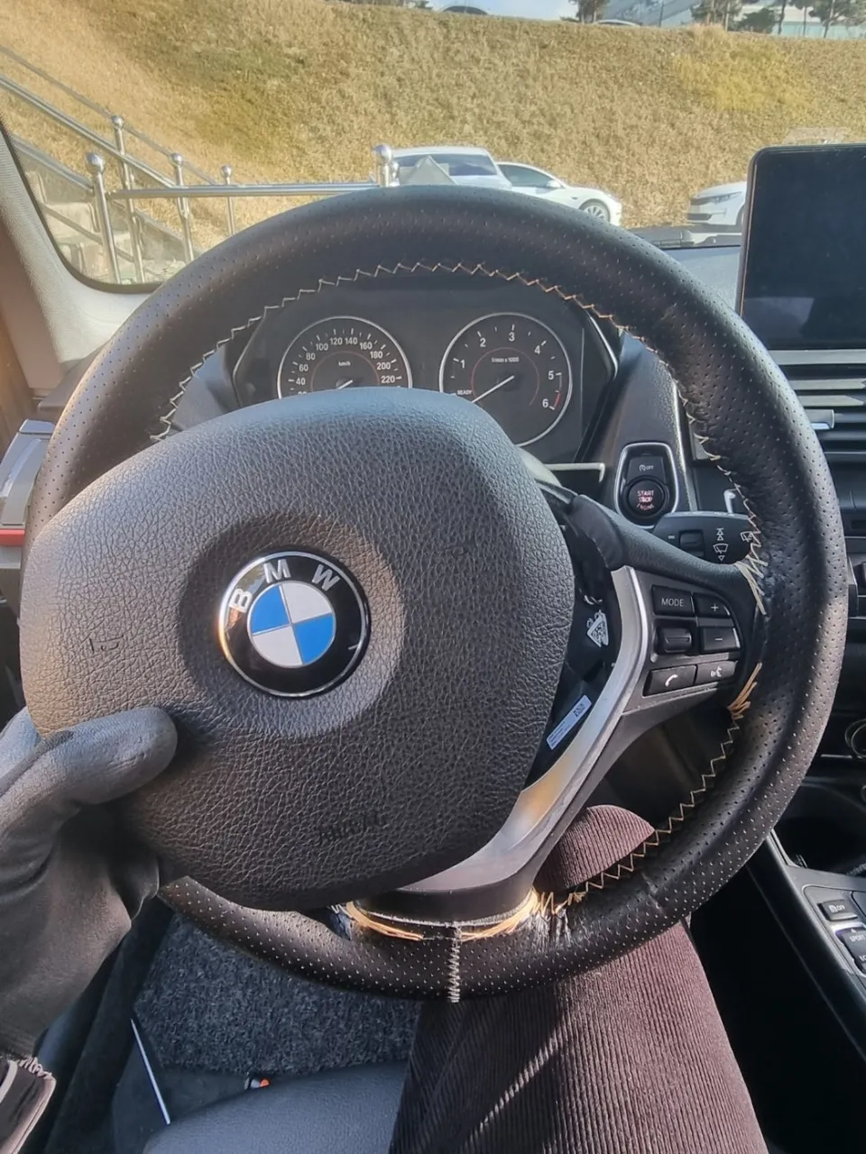 BMW 118d steering wheel - BMW 118d M Steering Wheel Customization Review photo 4